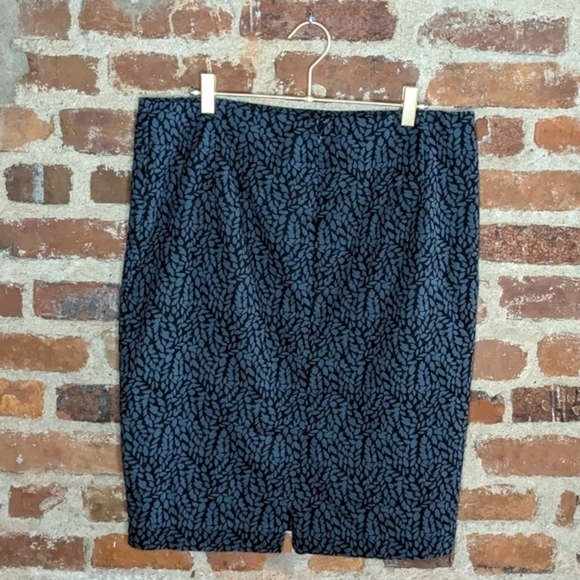Loft Size 12 Black & Gray Leaf Patterned Pencil Skirt - Picture 5 of 11